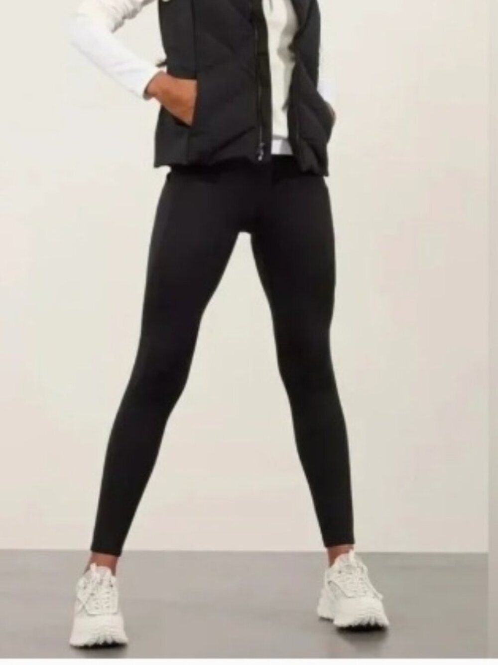 NWT NEW ATHLETA Edge stash tight size small Black